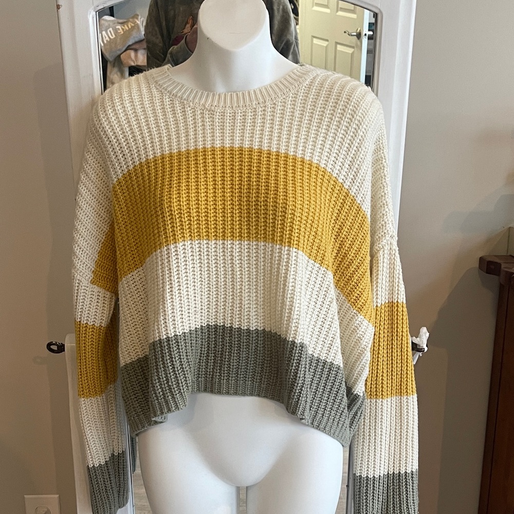Moon & Madison Yellow, White, and Gray Crew Neck Sweater. Size L